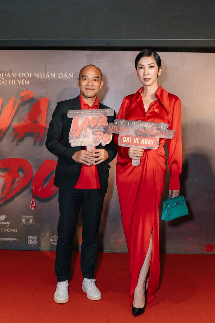 NSND Mỹ Uyên, NSƯT Kim Tuyến… chúc mừng đoàn phim "Mưa đỏ" - Ảnh 4.