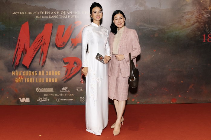 NSND Mỹ Uyên, NSƯT Kim Tuyến… chúc mừng đoàn phim "Mưa đỏ" - Ảnh 7.