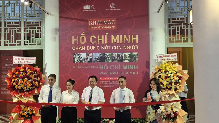 Khai mạc trưng bày chuyên đề “Hồ Chí Minh - Chân dung một con người”- Ảnh 1.