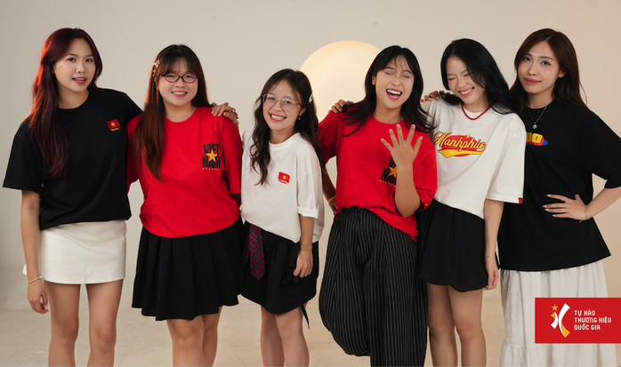 Nhiều thương hiệu thời trang ra mắt các thiết kế đậm tinh thần 2-9- Ảnh 1. Nhiều thương hiệu thời trang ra mắt các thiết kế đậm tinh thần 2-9- Ảnh 1.