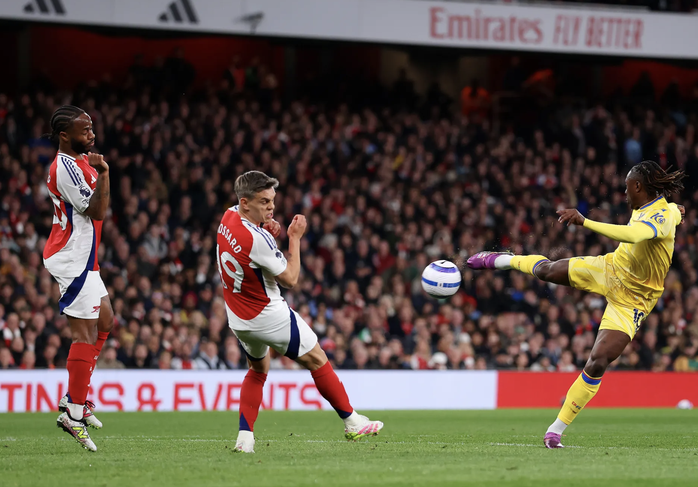 Hỏi mua thành công Eberechi Eze, ngân sách chuyển nhượng Arsenal chạm đỉnh - Ảnh 1.