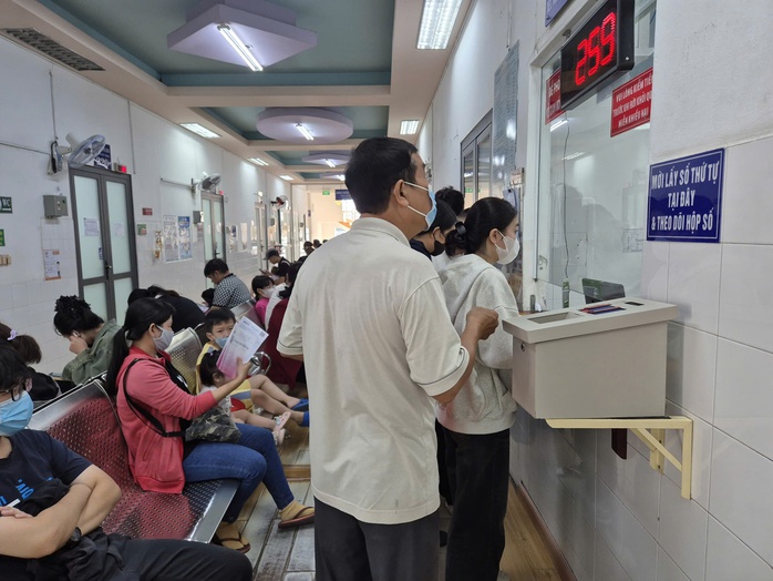 Thẻ BHYT bản điện tử bị lỗi, người tham gia BHYT khám chữa bệnh thế nào?- Ảnh 1. Thẻ BHYT bản điện tử bị lỗi, người tham gia BHYT khám chữa bệnh thế nào?- Ảnh 1.