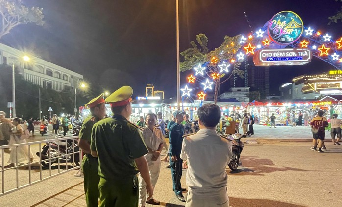 Chợ đêm Sơn Trà: 