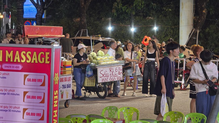 Chợ đêm Sơn Trà: 
