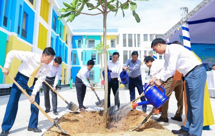Hòa Phát bàn giao trường học trị giá 42 tỉ đồng cho tỉnh Quảng Ngãi- Ảnh 5.