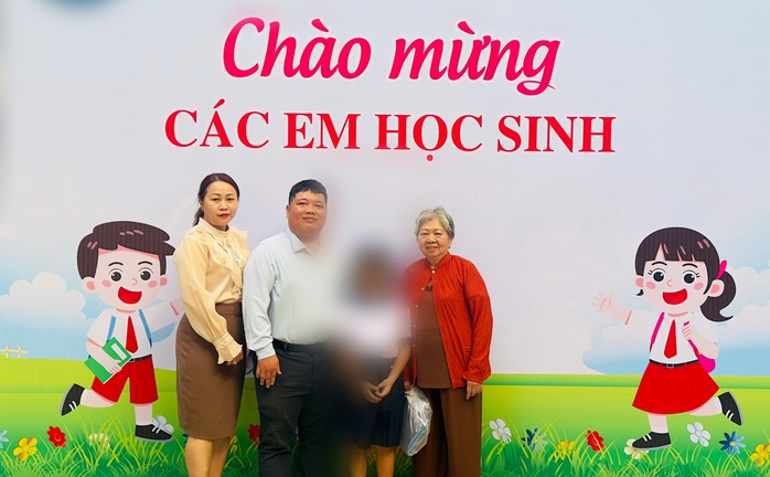 Bé gái có hoàn cảnh đặc biệt, kịp vào lớp 1 nhờ phường Tân Định, TP HCM- Ảnh 2.
