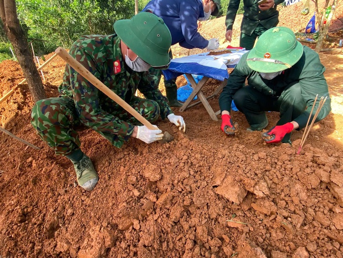 Tìm thấy hài cốt liệt sĩ kèm di vật có ký hiệu quan trọng- Ảnh 1. Tìm thấy hài cốt liệt sĩ kèm di vật có ký hiệu quan trọng- Ảnh 1.