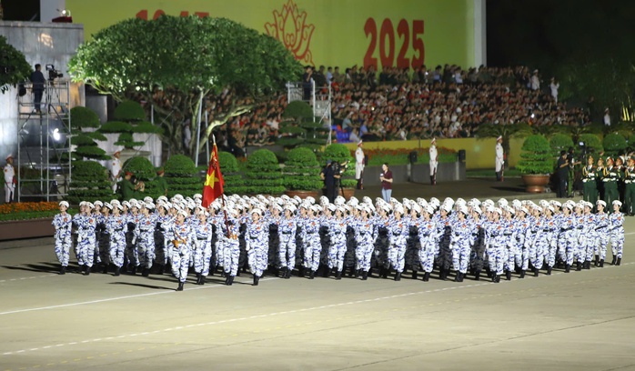 Những "bóng hồng" hợp luyện diễu binh tại Quảng trường Ba Đình - Ảnh 8.