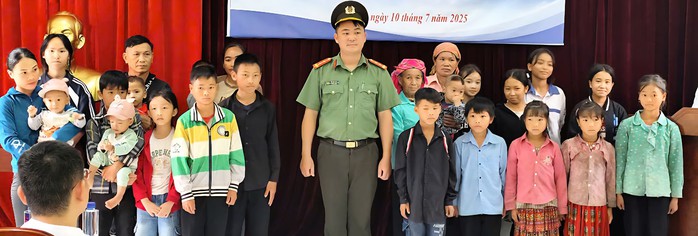 Cuộc thi viết “LÒNG TỐT QUANH TA”: Tình cha của chiến sĩ công an với trẻ vùng cao - Ảnh 1.