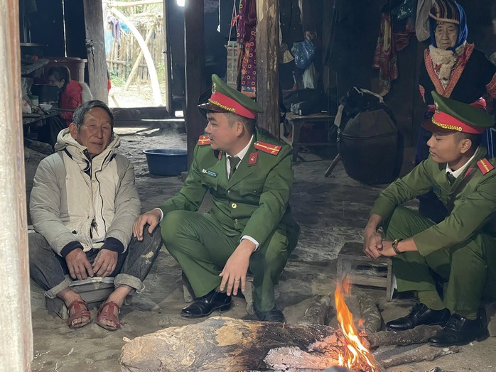 Cuộc thi viết “LÒNG TỐT QUANH TA”: Tình cha của chiến sĩ công an với trẻ vùng cao - Ảnh 3.