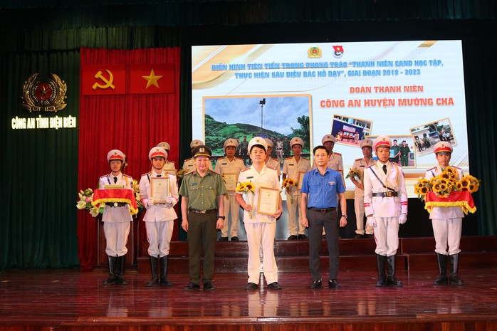 Cuộc thi viết “LÒNG TỐT QUANH TA”: Tình cha của chiến sĩ công an với trẻ vùng cao - Ảnh 2.