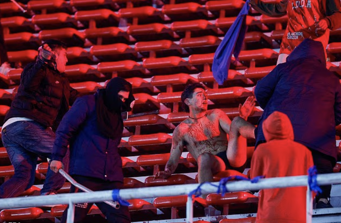 300 CĐV đội khách bị bắt, trận đấu Copa Sudamericana bị hủy bỏ vì bạo loạn- Ảnh 1.