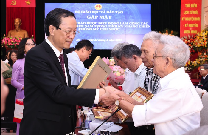 Trân trọng, biết ơn các nhà giáo đi B trong cuộc kháng chiến chống Mỹ- Ảnh 1. Trân trọng, biết ơn các nhà giáo đi B trong cuộc kháng chiến chống Mỹ- Ảnh 1.
