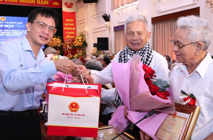Trân trọng, biết ơn các nhà giáo đi B trong cuộc kháng chiến chống Mỹ- Ảnh 12. Trân trọng, biết ơn các nhà giáo đi B trong cuộc kháng chiến chống Mỹ- Ảnh 12.