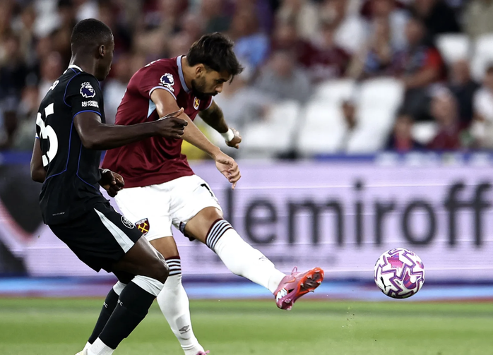 Thắng vùi dập chủ nhà West Ham 5-1, Chelsea lên đỉnh bảng Ngoại hạng Anh- Ảnh 1. Thắng vùi dập chủ nhà West Ham 5-1, Chelsea lên đỉnh bảng Ngoại hạng Anh- Ảnh 1.