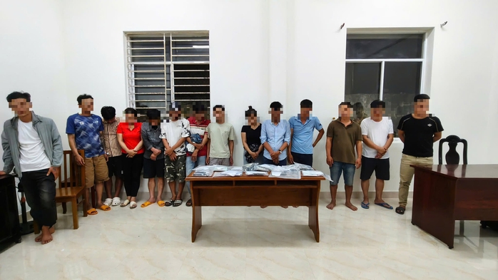 Công an Đà Nẵng triệt phá sới bạc lớn, tạm giữ 14 con bạc liên quan - Ảnh 1.