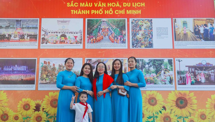 Triển lãm ảnh từ kỷ nguyên độc lập, thống nhất đất nước đến kỷ nguyên vươn mình của dân tộc- Ảnh 1. Triển lãm ảnh từ kỷ nguyên độc lập, thống nhất đất nước đến kỷ nguyên vươn mình của dân tộc- Ảnh 1.