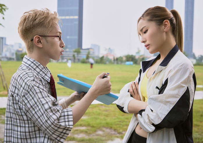 Đỗ Hoàng Dương gây bất ngờ với "Mập mờ trong thành phố"   - Ảnh 1.
