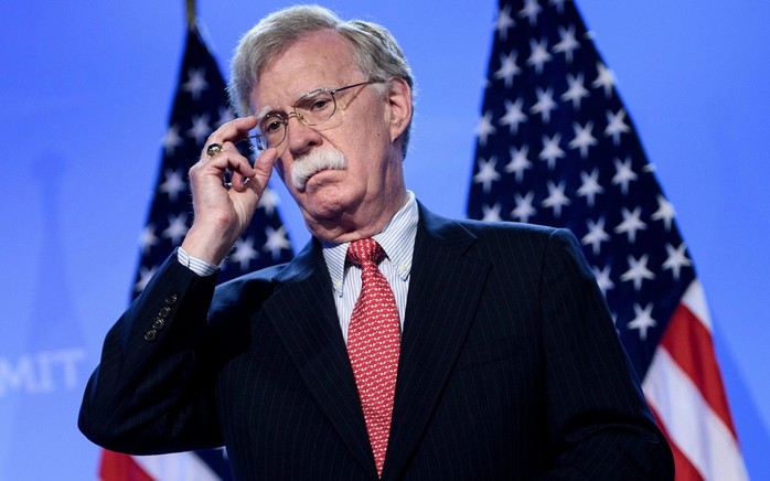 Cựu cố vấn của ông Donald Trump bị khám nhà, FBI ẩn ý "không ai đứng trên pháp luật"- Ảnh 1.