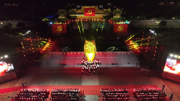 Thủ tướng Phạm Minh Chính dự chương trình Thời cơ vàng tại điểm cầu Huế - Ảnh 6.