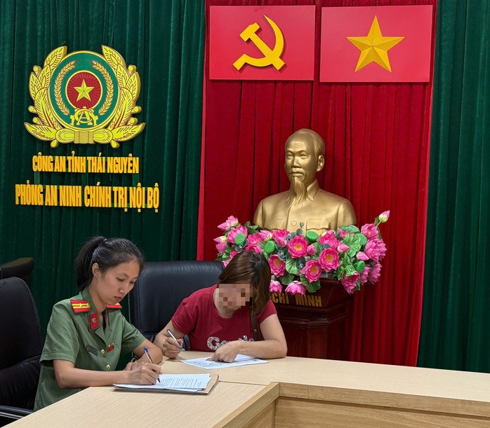 Vụ lao xe máy vào chốt bảo vệ A80: Xử lý người phụ nữ xúc phạm lực lượng chức năng- Ảnh 2. Vụ lao xe máy vào chốt bảo vệ A80: Xử lý người phụ nữ xúc phạm lực lượng chức năng- Ảnh 2.