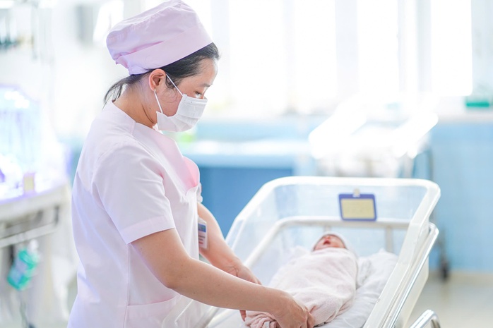 Em bé chào đời khoẻ mạnh khi mẹ mắc ung thư đại tràng - Ảnh 2.