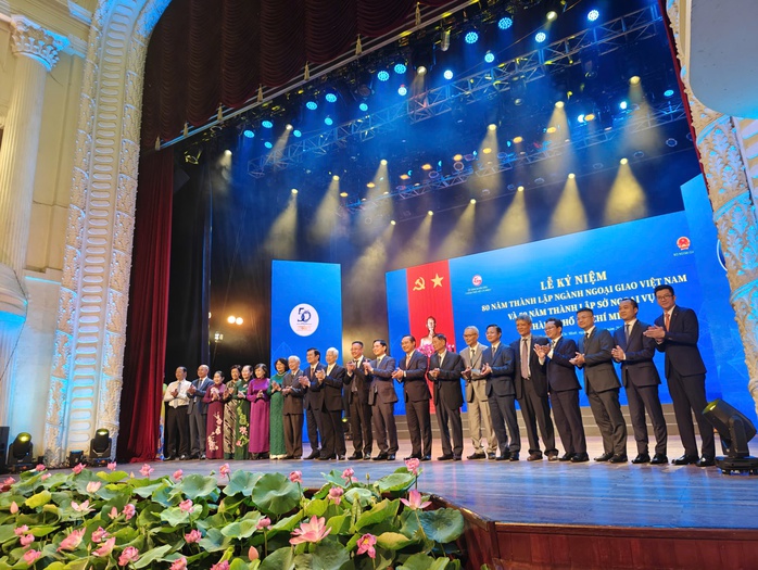 TP HCM: 50 năm đối ngoại, kết nối thế giới, vươn tầm tương lai- Ảnh 6. TP HCM: 50 năm đối ngoại, kết nối thế giới, vươn tầm tương lai- Ảnh 6.