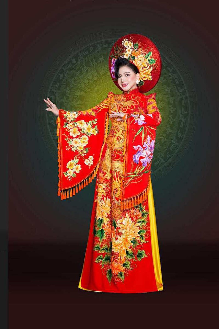 NSND Phượng Loan rực rỡ trong bộ sưu tập áo dài "Gấm hoa khoe sắc"- Ảnh 4. NSND Phượng Loan rực rỡ trong bộ sưu tập áo dài "Gấm hoa khoe sắc"- Ảnh 4.