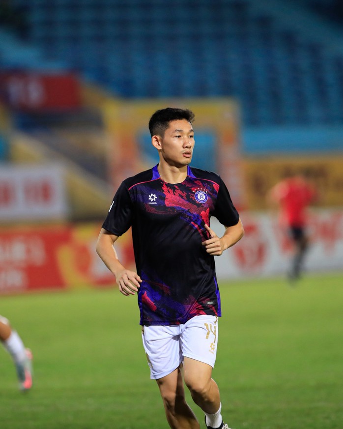 "Người nhện" Trần Trung Kiên giúp HAGL chia điểm với Hà Nội FC- Ảnh 2. "Người nhện" Trần Trung Kiên giúp HAGL chia điểm với Hà Nội FC- Ảnh 2.