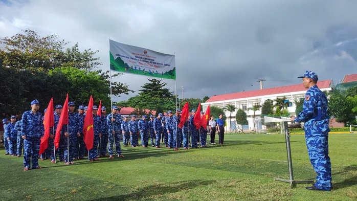 “Ngày thứ Bảy tình nguyện” đã thu gom hơn 1 tấn rác thải ở Phú Quốc - Ảnh 1.