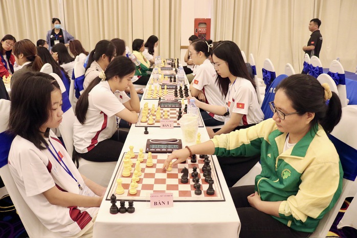 Nóng bỏng các cuộc tranh tài Giải Vô địch cờ vua xuất sắc quốc gia 2025 - Ảnh 2.