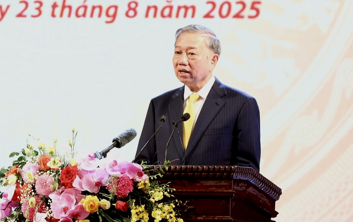 Tổng Bí thư Tô Lâm: Mỗi người làm văn hóa hãy mang trong tim ngọn lửa yêu nước - Ảnh 1.