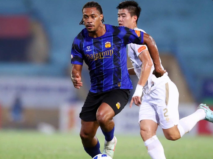 "Người nhện" Trần Trung Kiên giúp HAGL chia điểm với Hà Nội FC- Ảnh 6. "Người nhện" Trần Trung Kiên giúp HAGL chia điểm với Hà Nội FC- Ảnh 6.