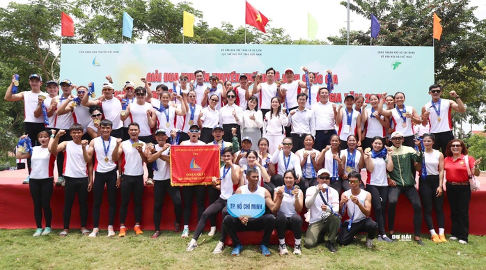 Chủ nhà TP HCM nhất toàn đoàn Giải Vô địch đua thuyền truyền thống 2025- Ảnh 1. Chủ nhà TP HCM nhất toàn đoàn Giải Vô địch đua thuyền truyền thống 2025- Ảnh 1.