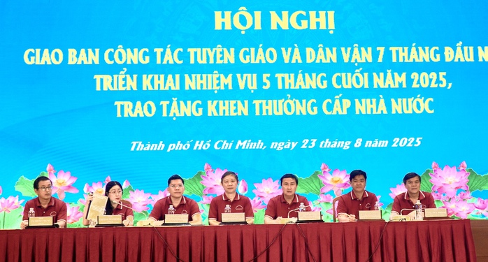 Công tác Tuyên giáo và Dân vận TP HCM đổi mới mạnh mẽ, bám sát cơ sở- Ảnh 2. Công tác Tuyên giáo và Dân vận TP HCM đổi mới mạnh mẽ, bám sát cơ sở - Ảnh 3.