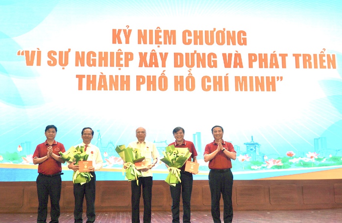 TP HCM tổ chức khen thưởng nhà nước cho cá nhân và tập thể xuất sắc - Ảnh 3. TP HCM tổ chức khen thưởng nhà nước cho cá nhân và tập thể xuất sắc - Ảnh 3.