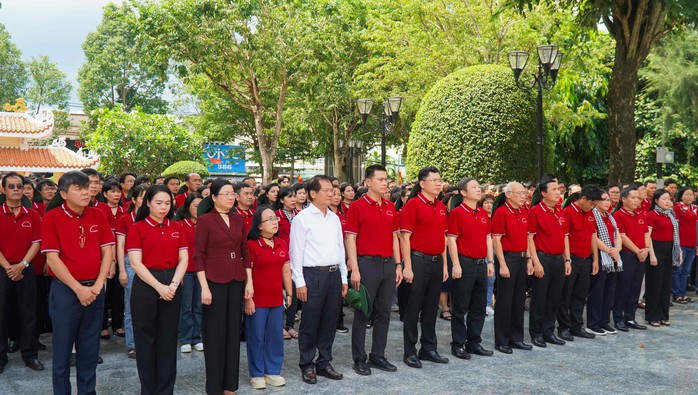 Dâng hương tưởng niệm Anh hùng liệt sĩ Võ Thị Sáu và Khu di tích lịch sử Minh Đạm- Ảnh 2. Dâng hương tưởng niệm Anh hùng liệt sĩ Võ Thị Sáu và Khu di tích lịch sử Minh Đạm- Ảnh 2.