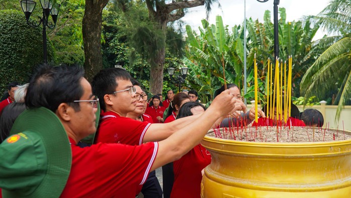 Dâng hương tưởng niệm Anh hùng liệt sĩ Võ Thị Sáu và Khu di tích lịch sử Minh Đạm- Ảnh 4. Dâng hương tưởng niệm Anh hùng liệt sĩ Võ Thị Sáu và Khu di tích lịch sử Minh Đạm- Ảnh 4.