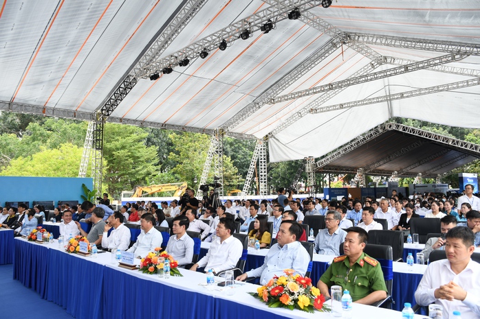 Gần 10.000 người dự ngày hội việc làm sân bay Long Thành- Ảnh 2. Gần 10.000 người dự ngày hội việc làm sân bay Long Thành- Ảnh 2.