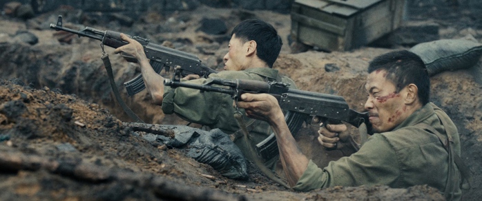 Phim "Mưa đỏ" doanh thu vượt mốc 50 tỉ đồng - Ảnh 7.