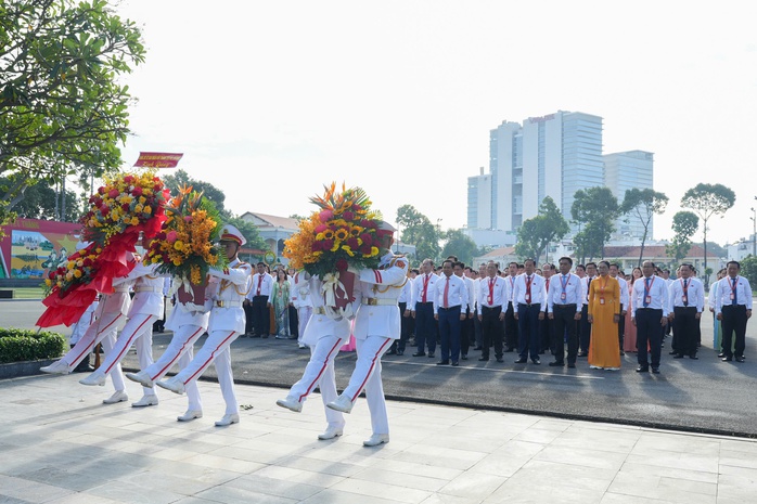 Khai mạc phiên trù bị Đại hội đại biểu Đảng bộ UBND TP HCM lần thứ I, nhiệm kỳ 2025-2030- Ảnh 2. Khai mạc phiên trù bị Đại hội đại biểu Đảng bộ UBND TP HCM lần thứ I, nhiệm kỳ 2025-2030- Ảnh 2.