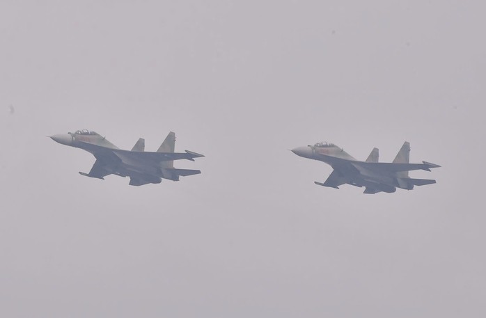 Biên đội máy bay su - 30 MK2 bay qua Quảng trường Ba Đình trong Lễ kỷ niệm lớn - Ảnh 22. Biên đội máy bay su - 30 MK2 bay qua Quảng trường Ba Đình trong Lễ kỷ niệm lớn - Ảnh 22.