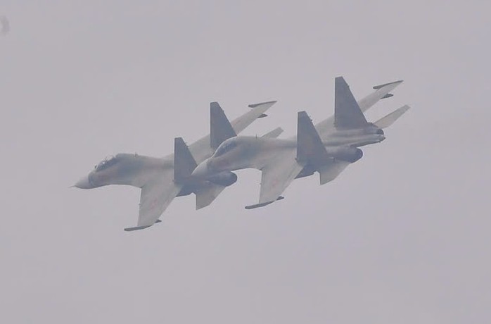 Biên đội máy bay su - 30 MK2 bay qua Quảng trường Ba Đình trong Lễ kỷ niệm lớn - Ảnh 21. Biên đội máy bay su - 30 MK2 bay qua Quảng trường Ba Đình trong Lễ kỷ niệm lớn - Ảnh 21.