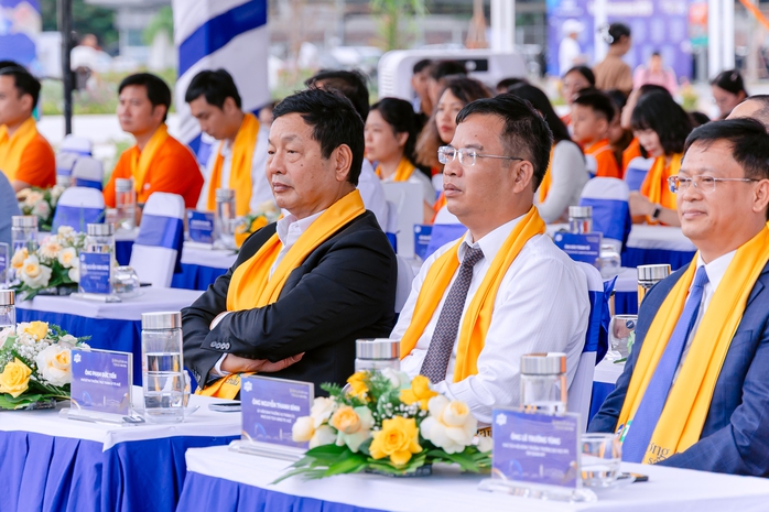 Khánh thành Tổ hợp giáo dục FPT Huế: Đưa AI, Robotics vào giảng dạy từ lớp 1 - Ảnh 1.