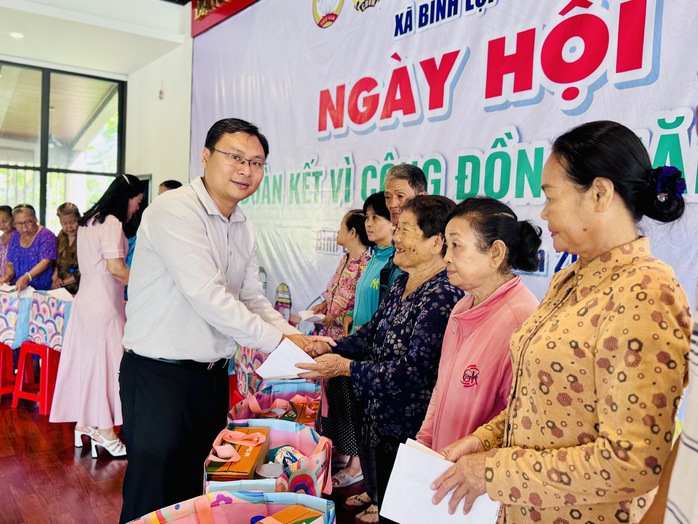 TP HCM: Nhiều hoạt động ý nghĩa chăm lo an sinh, tiếp sức học sinh nghèo- Ảnh 4.