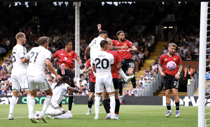 Chia điểm với Fulham, Man United chìm sâu cuối bảng Ngoại hạng - Ảnh 3.