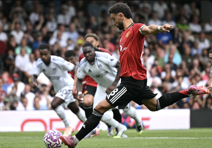 Chia điểm với Fulham, Man United chìm sâu cuối bảng Ngoại hạng - Ảnh 2.
