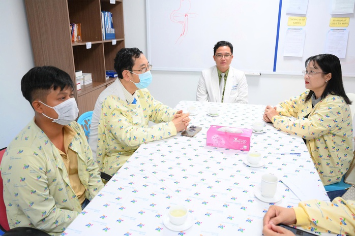 Vụ phóng hỏa đốt phòng trọ tại Tây Ninh: Cứu sống 2 cháu bé bị bỏng nặng - Ảnh 2. Vụ phóng hỏa đốt phòng trọ tại Tây Ninh: Cứu sống 2 cháu bé bị bỏng nặng - Ảnh 2.