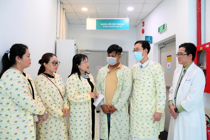 Vụ phóng hỏa đốt phòng trọ tại Tây Ninh: Cứu sống 2 cháu bé bị bỏng nặng - Ảnh 3. Vụ phóng hỏa đốt phòng trọ tại Tây Ninh: Cứu sống 2 cháu bé bị bỏng nặng - Ảnh 3.