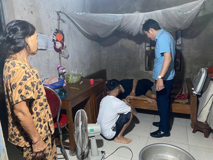 Ứng phó bão số 5: Hà Tĩnh di dời hơn 650 hộ dân đến nơi an toàn- Ảnh 1. Ứng phó bão số 5: Hà Tĩnh di dời hơn 650 hộ dân đến nơi an toàn- Ảnh 1.